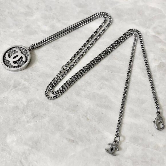 CHANEL CC Logos Mesh Round Pendant Necklace 24" Silver Tone Auth - Picture 2 of 4
